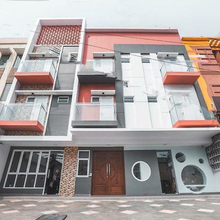 Super Oyo 1487 Residence Khoe Джакарта Экстерьер фото