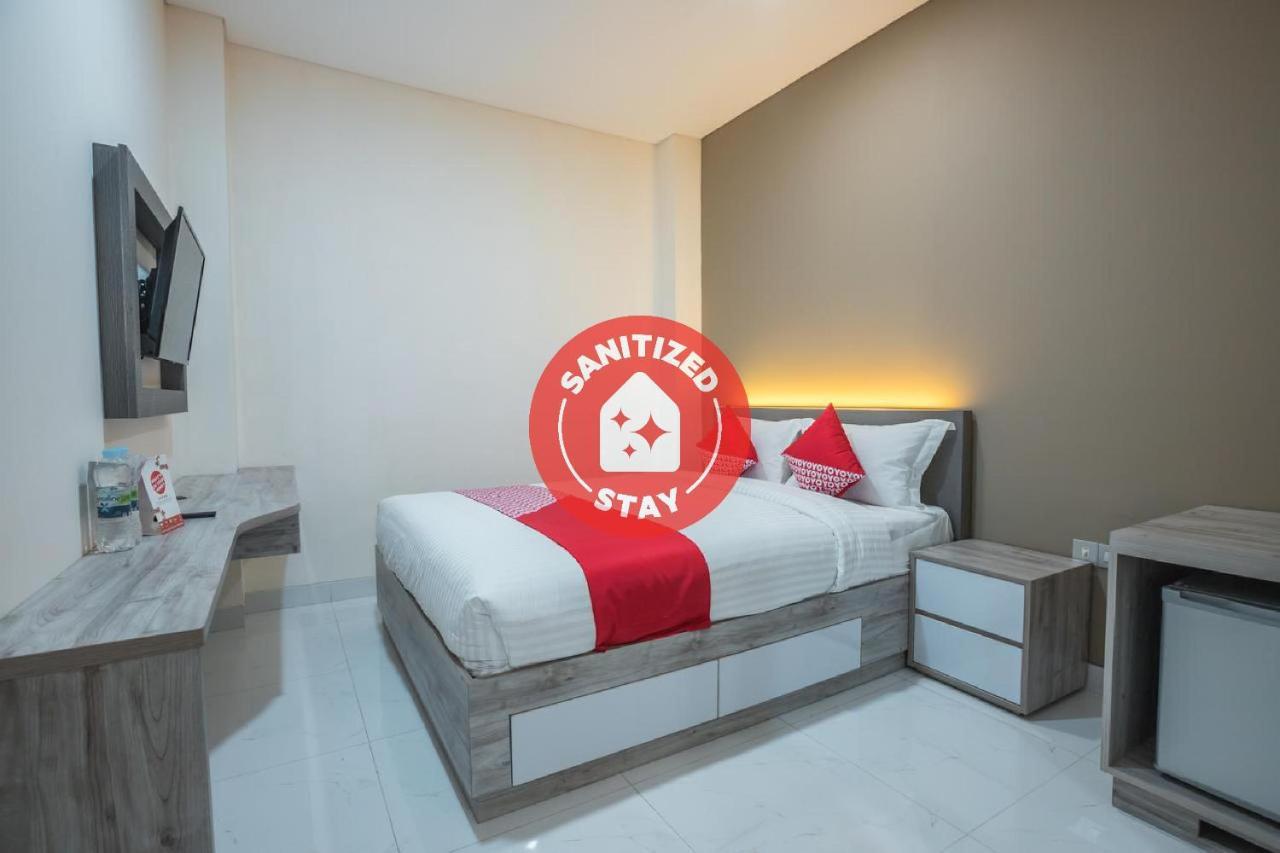 Super Oyo 1487 Residence Khoe Джакарта Экстерьер фото