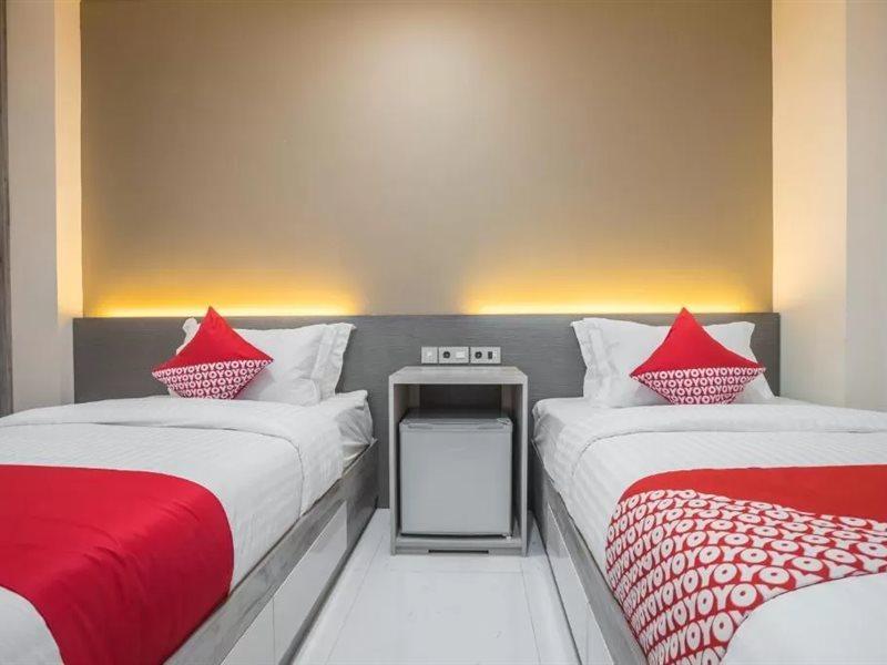 Super Oyo 1487 Residence Khoe Джакарта Экстерьер фото