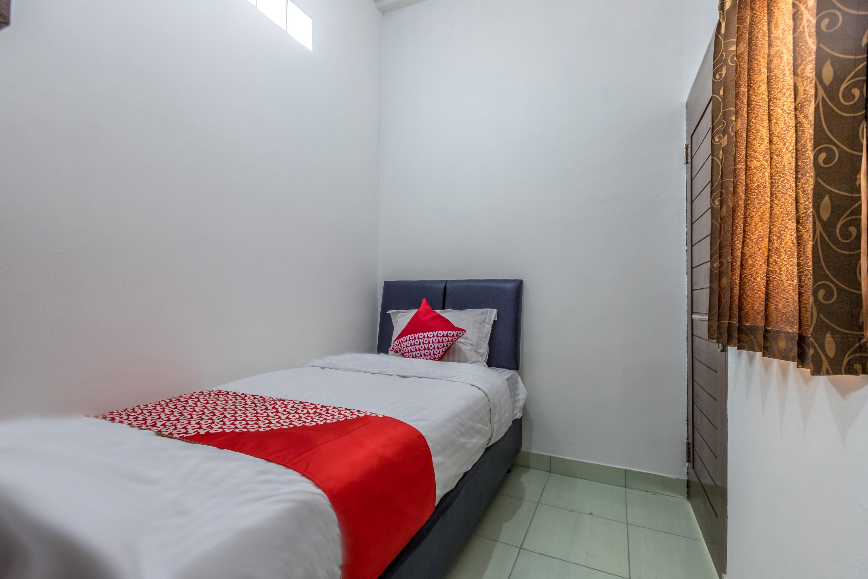 Super Oyo 1487 Residence Khoe Джакарта Экстерьер фото