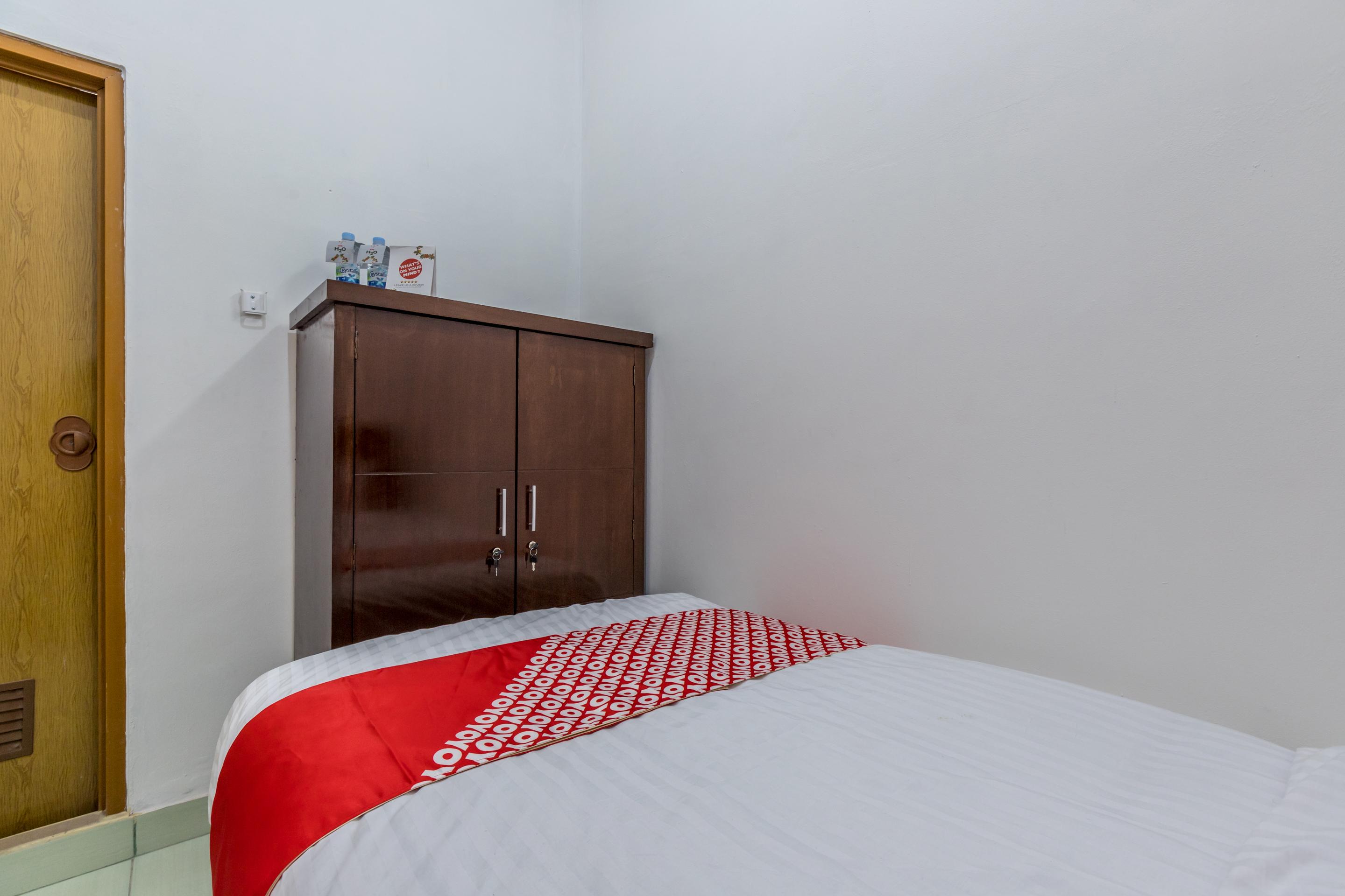 Super Oyo 1487 Residence Khoe Джакарта Экстерьер фото