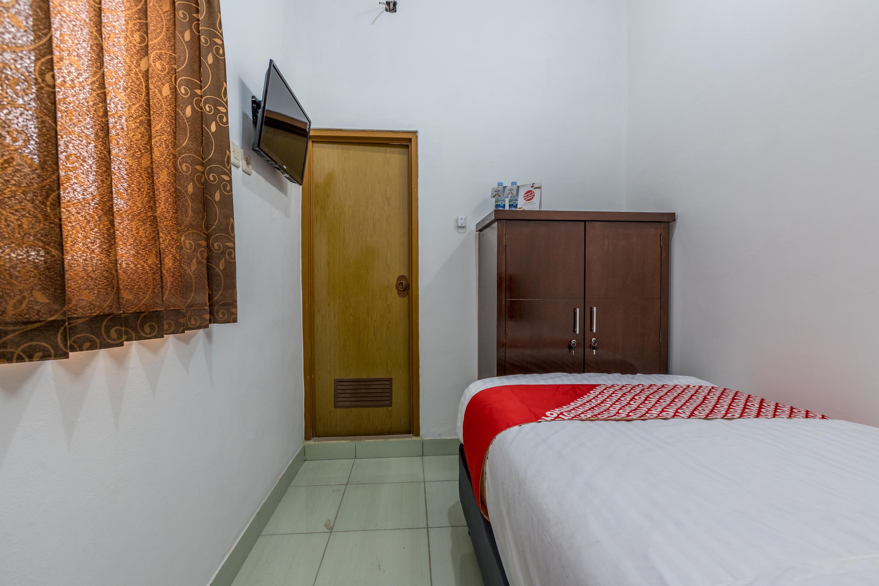 Super Oyo 1487 Residence Khoe Джакарта Экстерьер фото