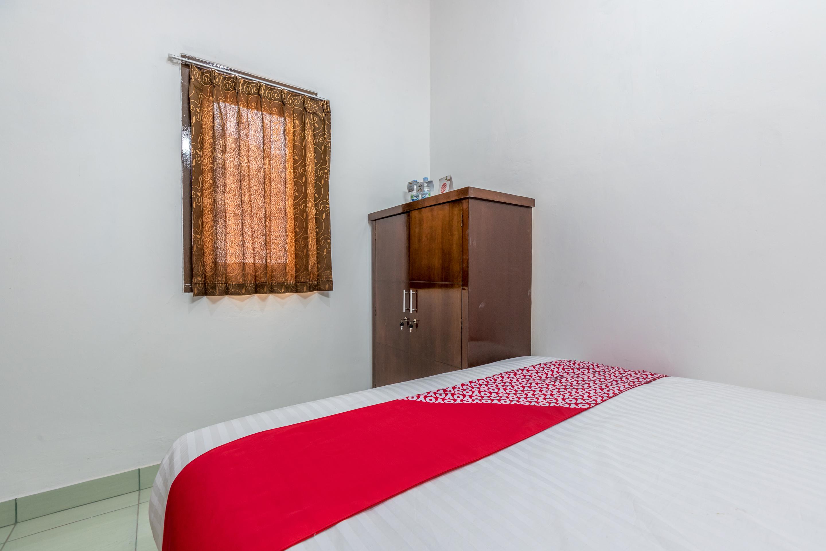 Super Oyo 1487 Residence Khoe Джакарта Экстерьер фото