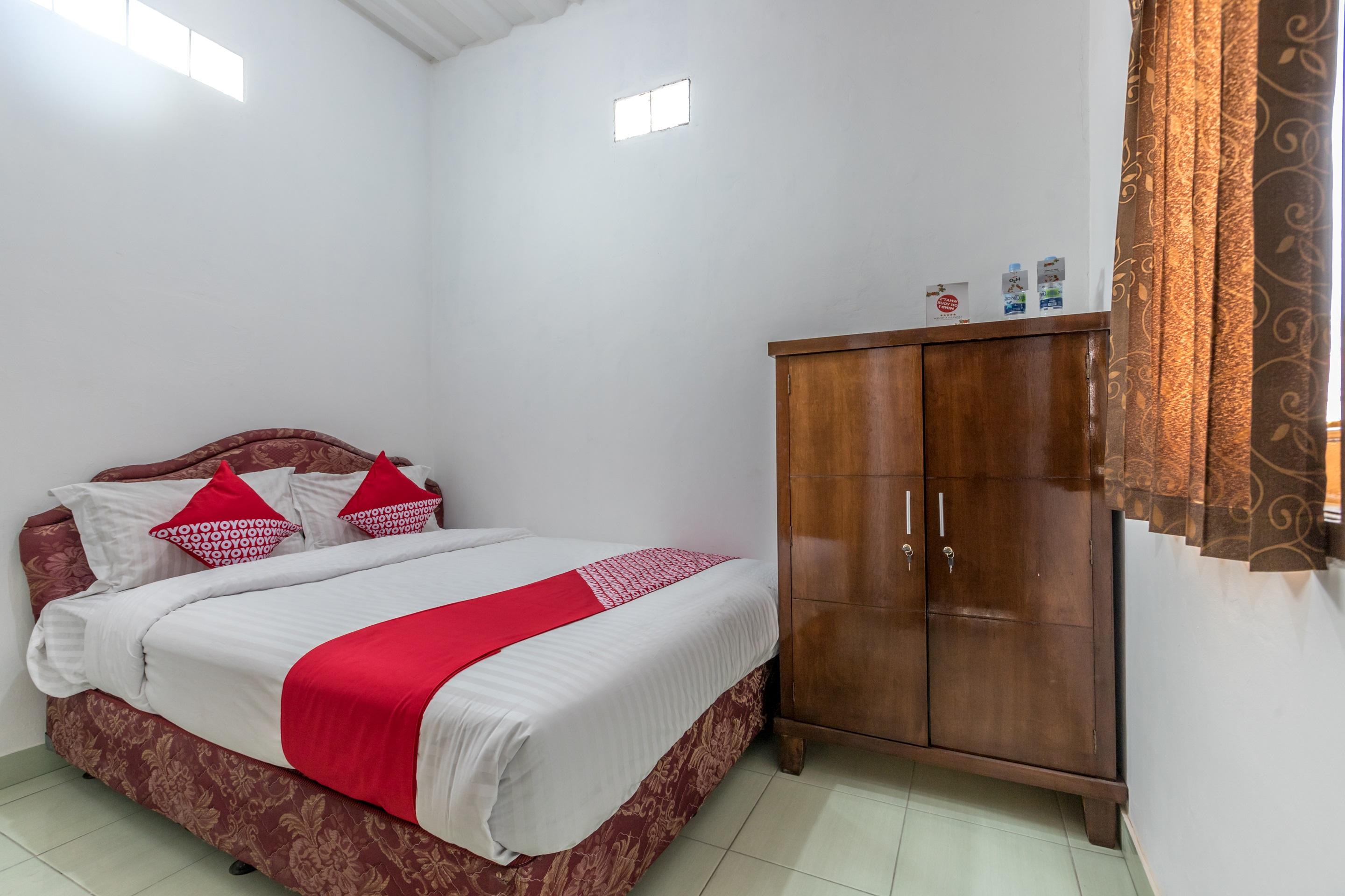 Super Oyo 1487 Residence Khoe Джакарта Экстерьер фото