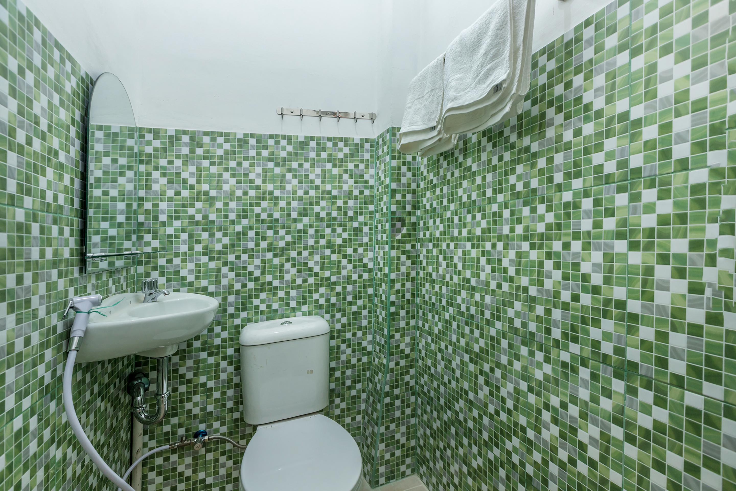 Super Oyo 1487 Residence Khoe Джакарта Экстерьер фото