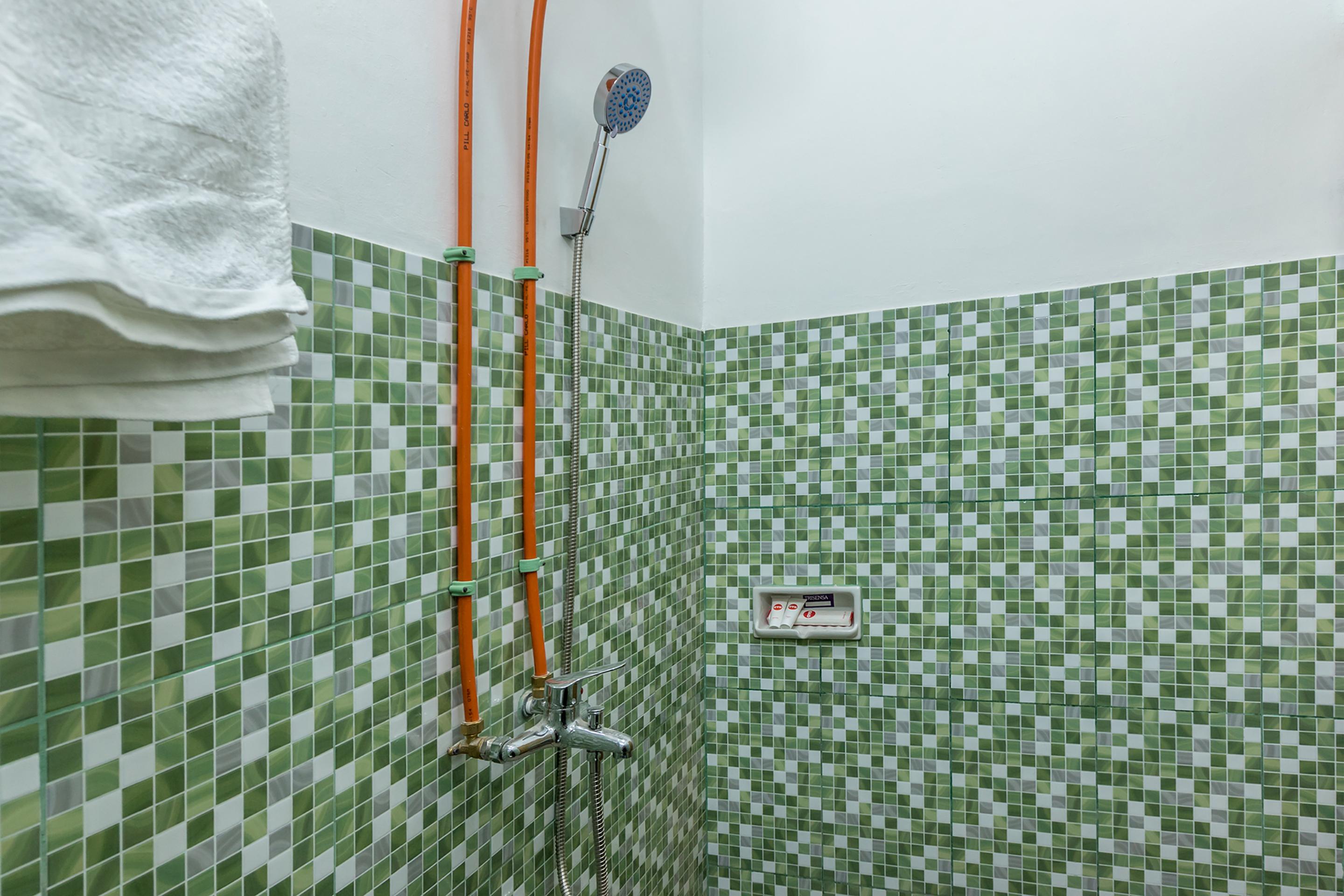Super Oyo 1487 Residence Khoe Джакарта Экстерьер фото