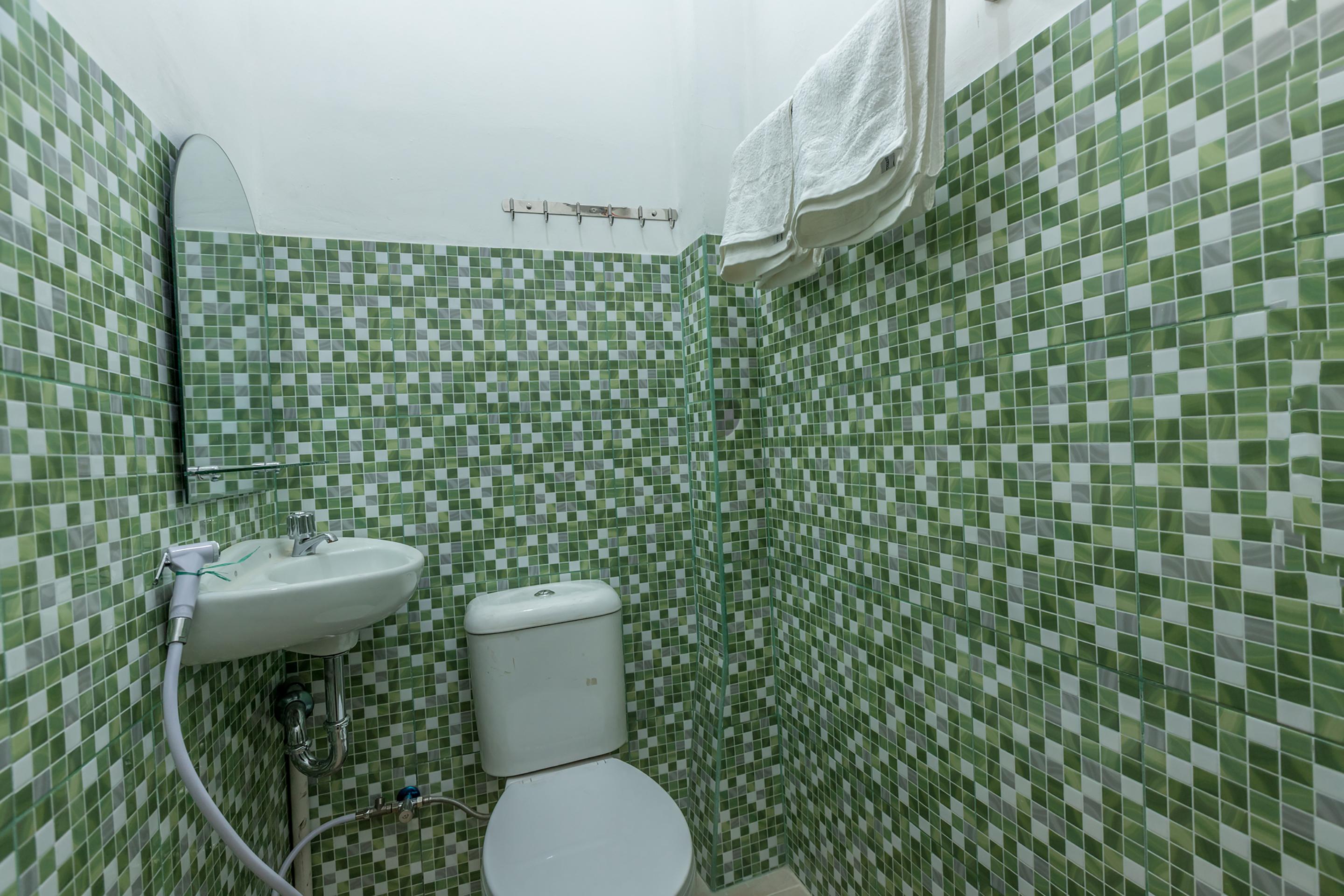 Super Oyo 1487 Residence Khoe Джакарта Экстерьер фото