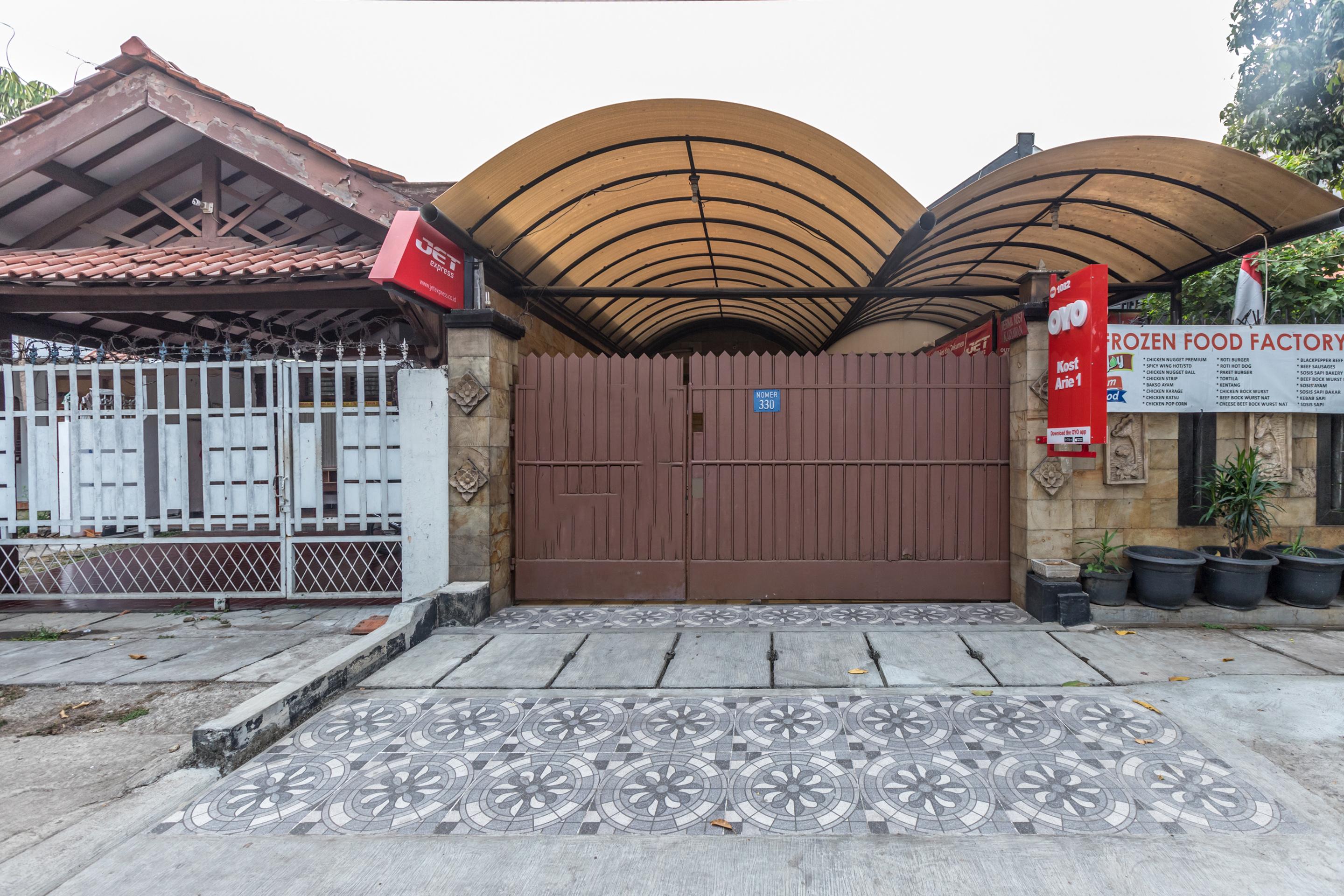 Super Oyo 1487 Residence Khoe Джакарта Экстерьер фото