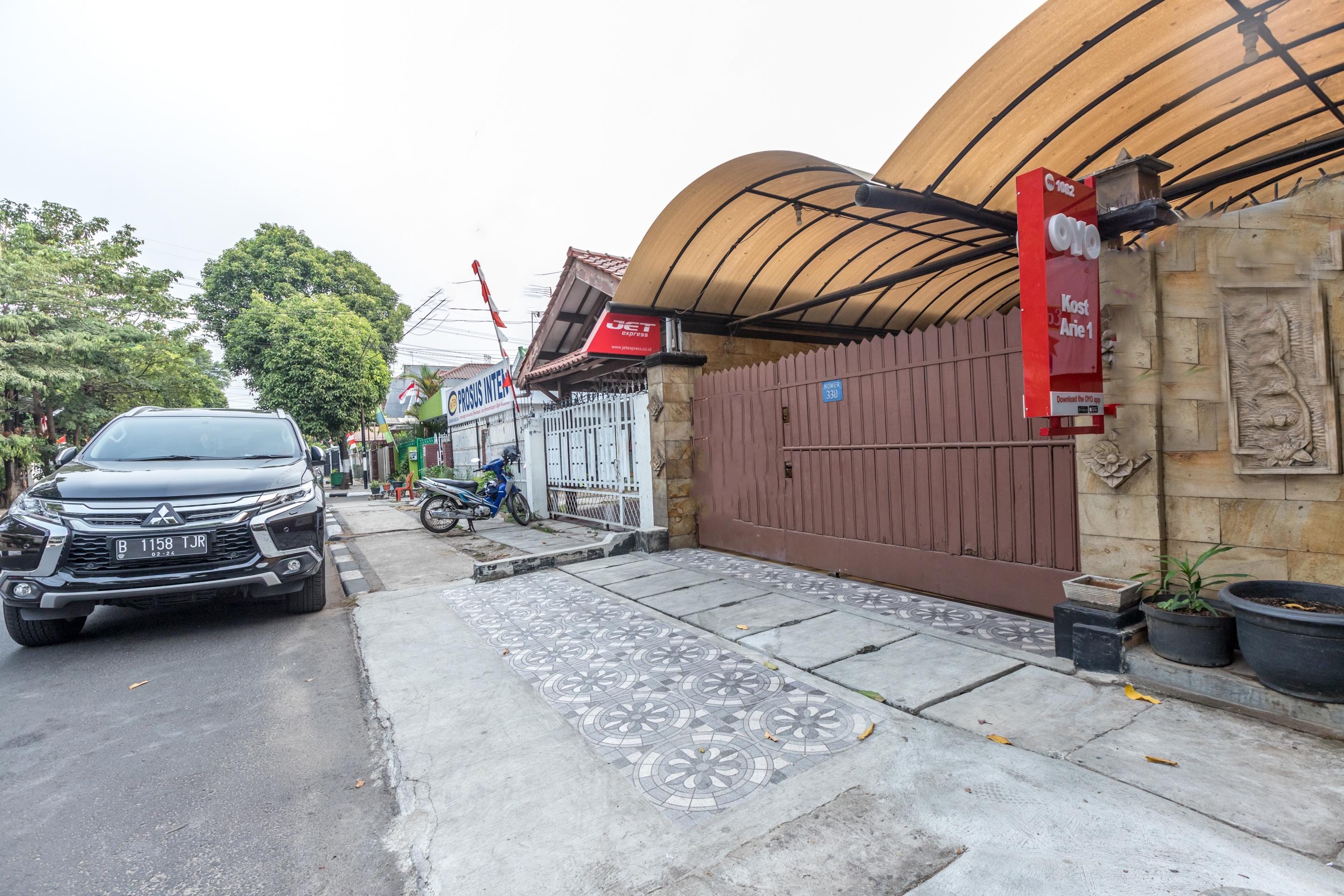 Super Oyo 1487 Residence Khoe Джакарта Экстерьер фото
