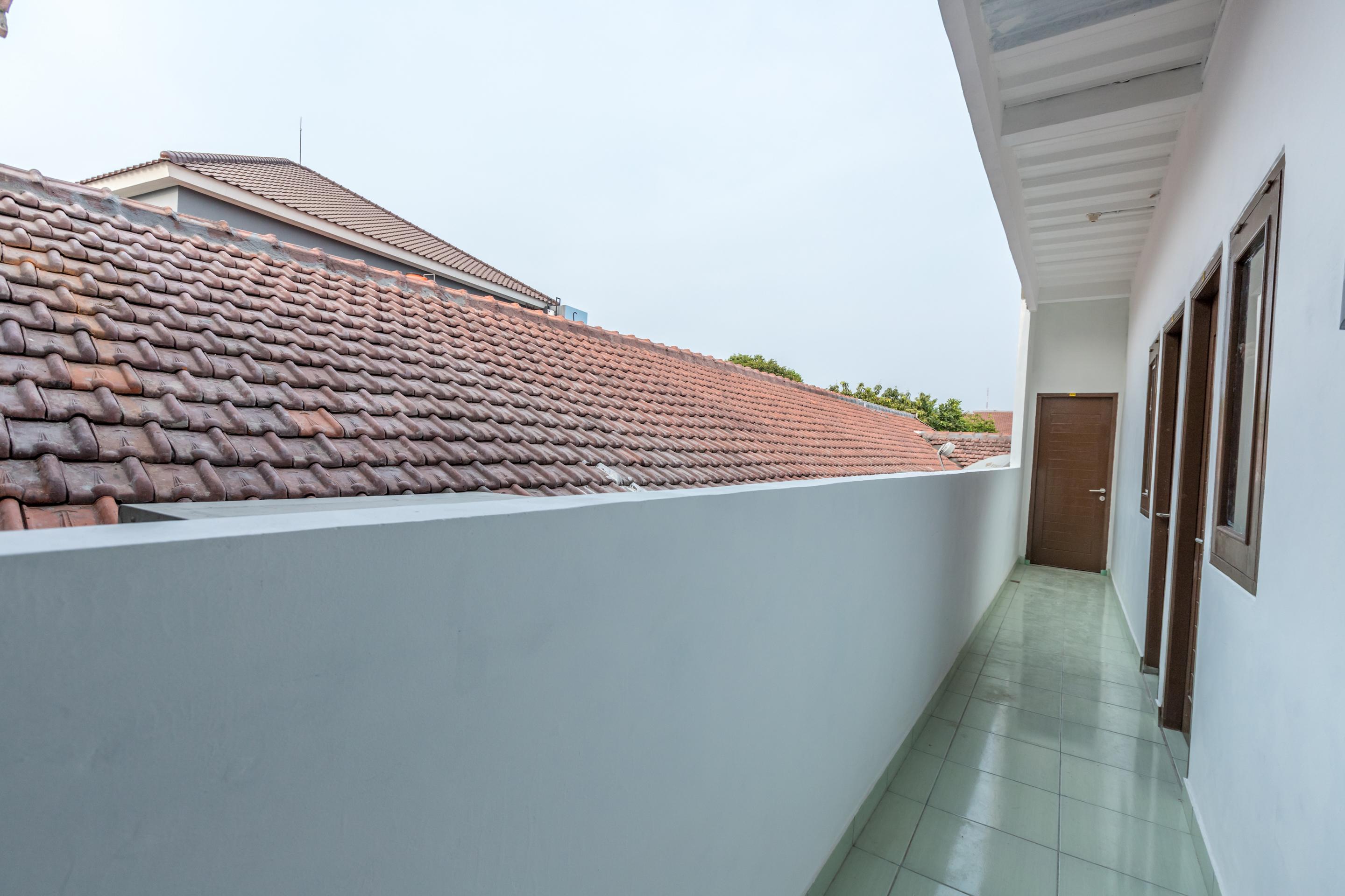 Super Oyo 1487 Residence Khoe Джакарта Экстерьер фото