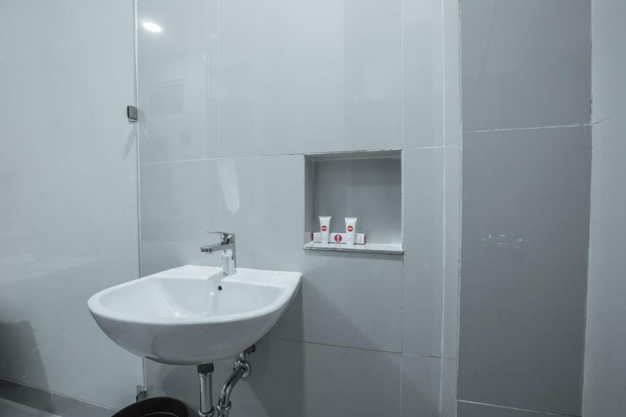 Super Oyo 1487 Residence Khoe Джакарта Экстерьер фото