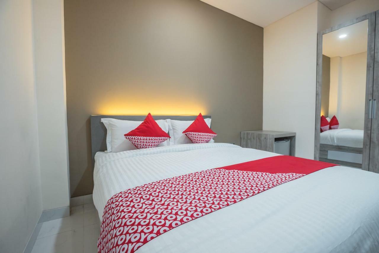 Super Oyo 1487 Residence Khoe Джакарта Экстерьер фото