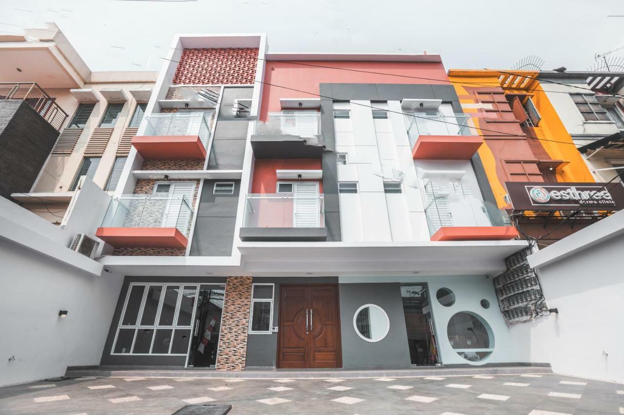 Super Oyo 1487 Residence Khoe Джакарта Экстерьер фото