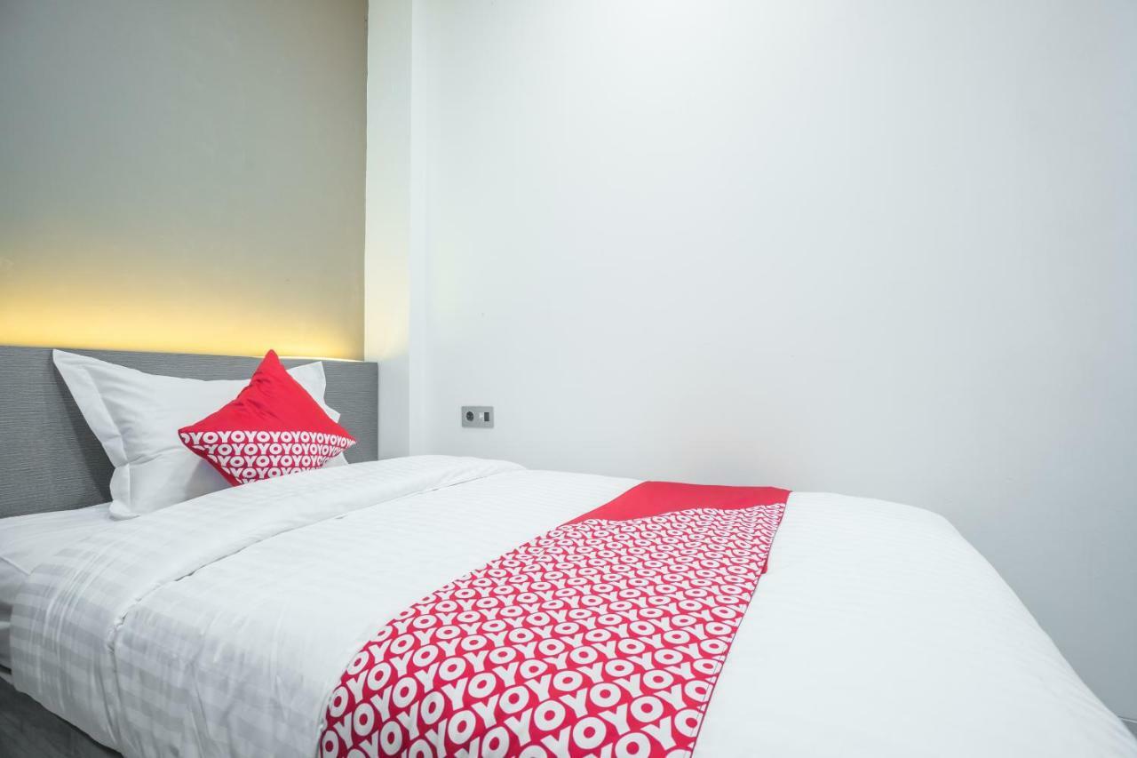 Super Oyo 1487 Residence Khoe Джакарта Экстерьер фото