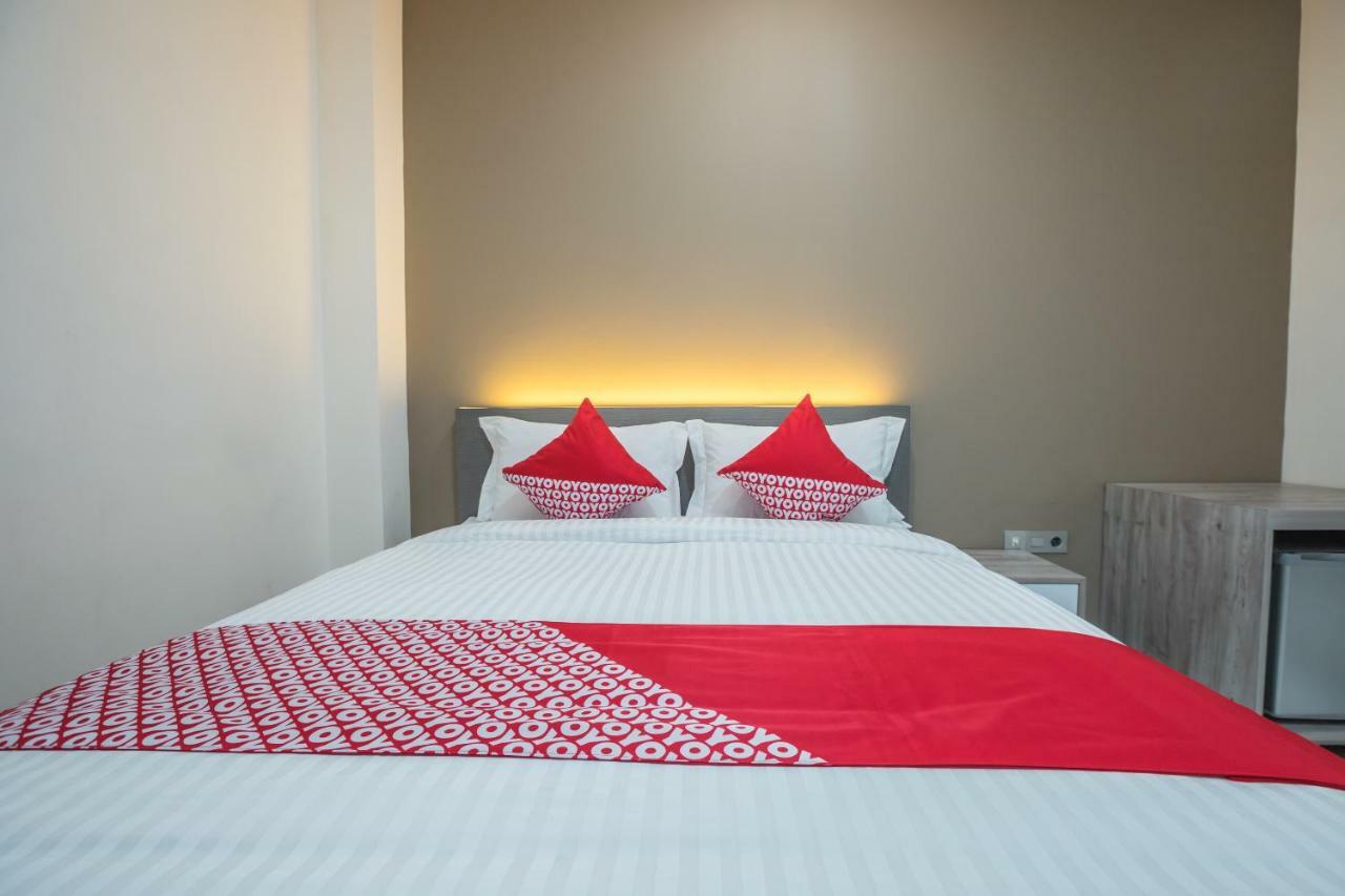Super Oyo 1487 Residence Khoe Джакарта Экстерьер фото