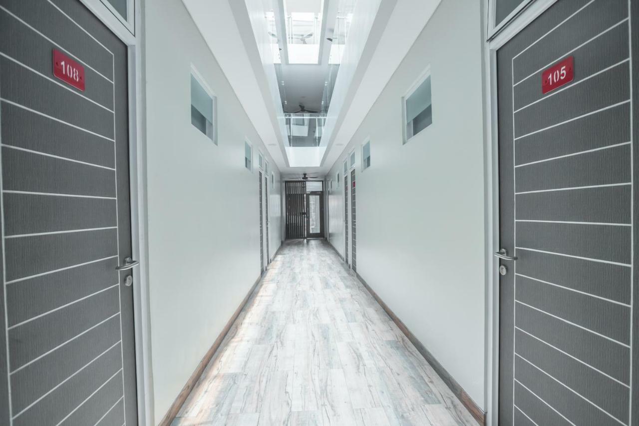 Super Oyo 1487 Residence Khoe Джакарта Экстерьер фото