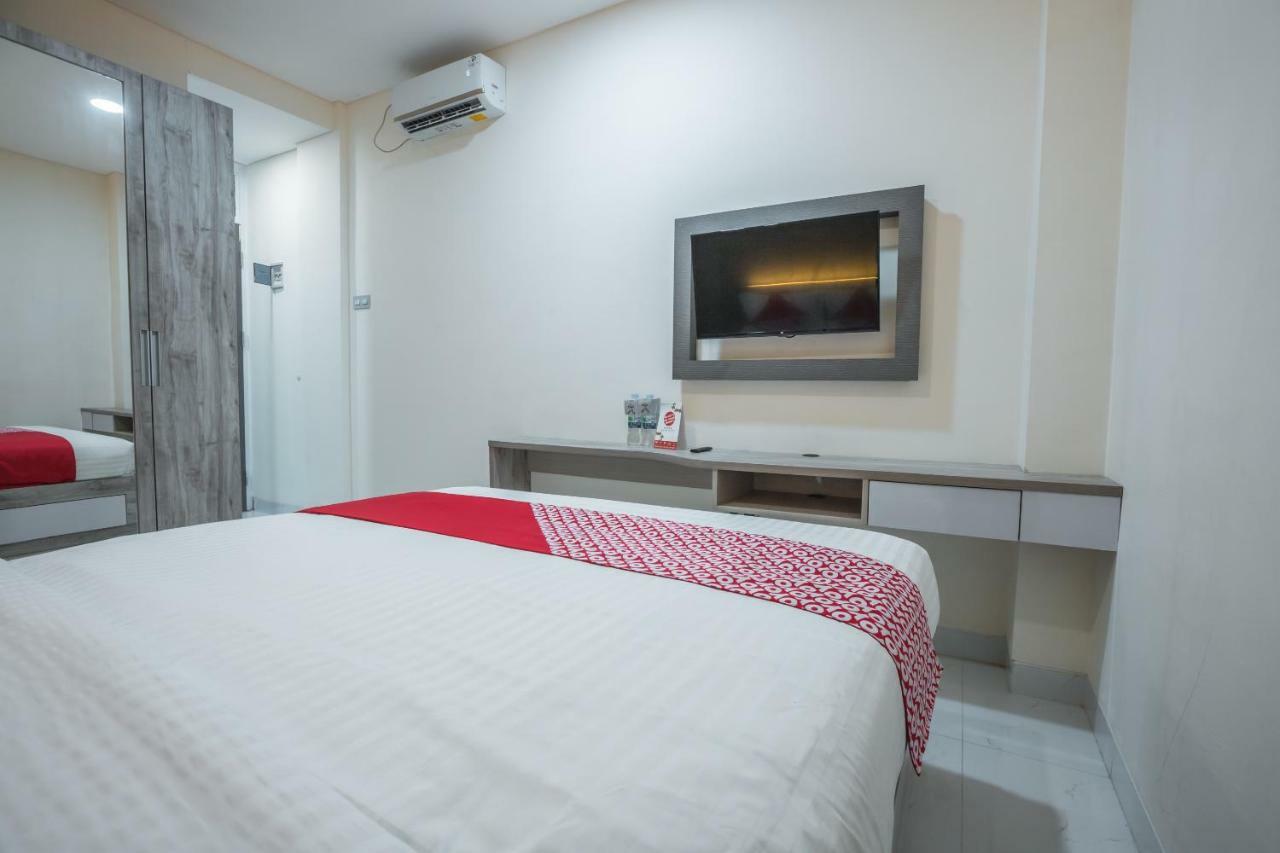 Super Oyo 1487 Residence Khoe Джакарта Экстерьер фото