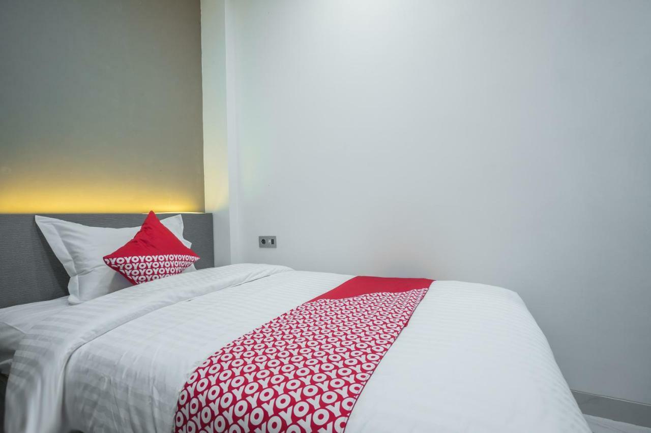 Super Oyo 1487 Residence Khoe Джакарта Экстерьер фото