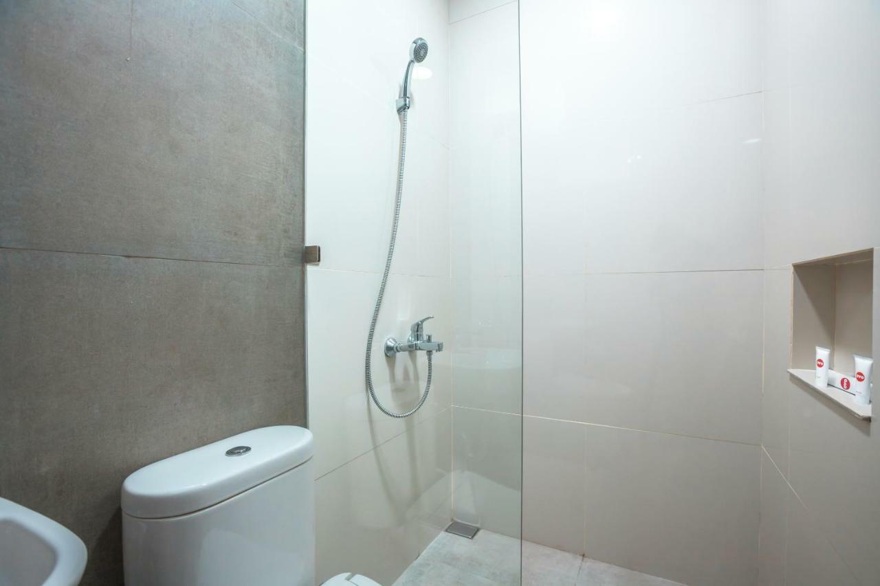 Super Oyo 1487 Residence Khoe Джакарта Экстерьер фото