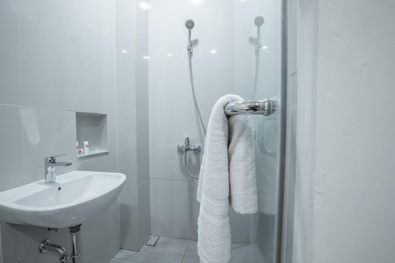 Super Oyo 1487 Residence Khoe Джакарта Экстерьер фото